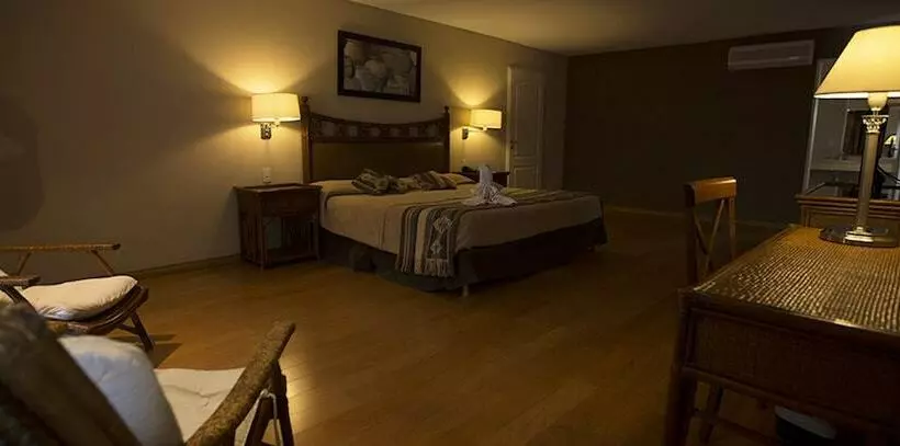 Howard Johnson Marinas & Resort