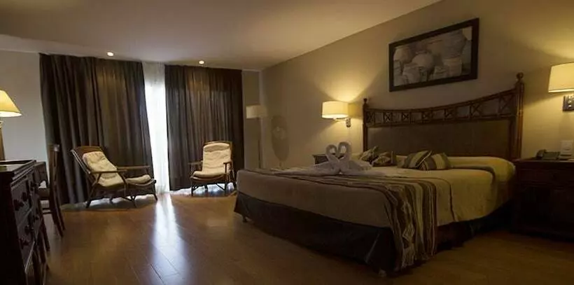 Howard Johnson Marinas & Resort