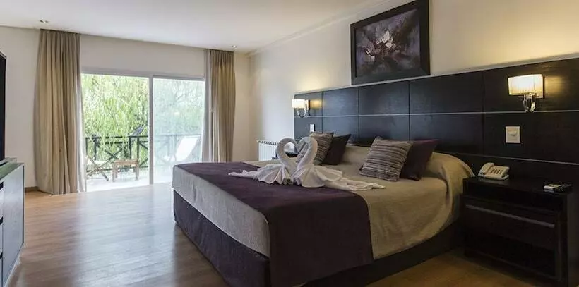 Howard Johnson Marinas & Resort