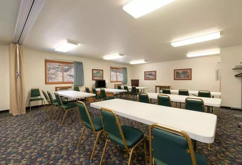 Motel Super 8 By Wyndham Hill City/mt Rushmore/ Area