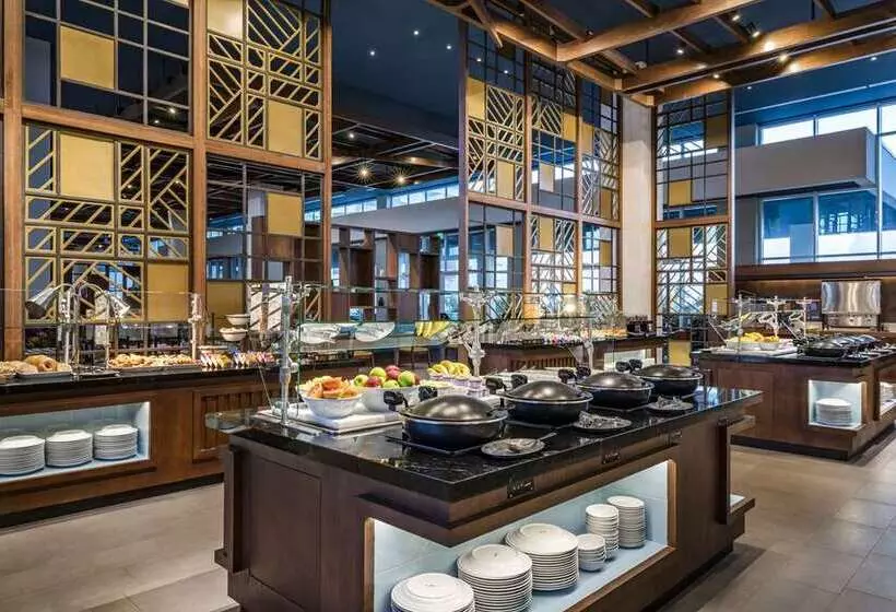 هتل Embassy Suites By Hilton Aruba Beach Resort