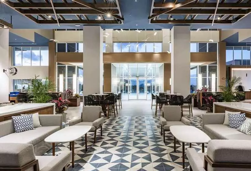 هتل Embassy Suites By Hilton Aruba Beach Resort