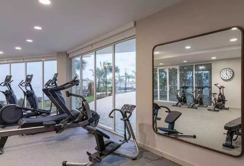 هتل Embassy Suites By Hilton Aruba Beach Resort