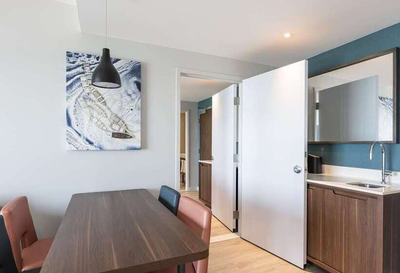 هتل Embassy Suites By Hilton Aruba Beach Resort