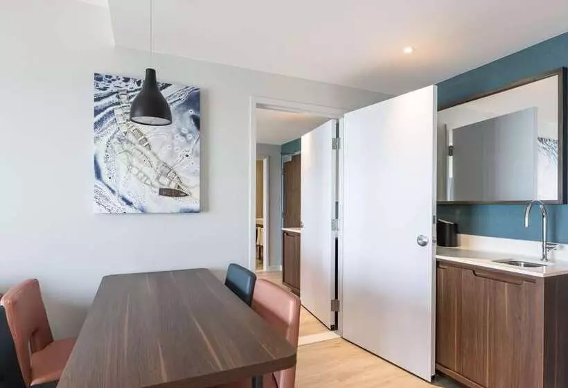 هتل Embassy Suites By Hilton Aruba Beach Resort