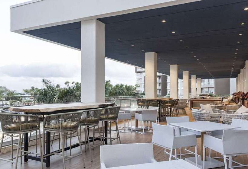 هتل Embassy Suites By Hilton Aruba Beach Resort