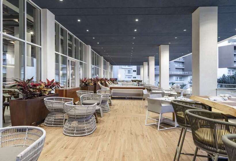 هتل Embassy Suites By Hilton Aruba Beach Resort