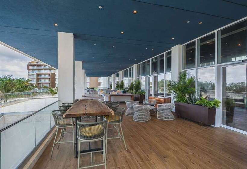 هتل Embassy Suites By Hilton Aruba Beach Resort