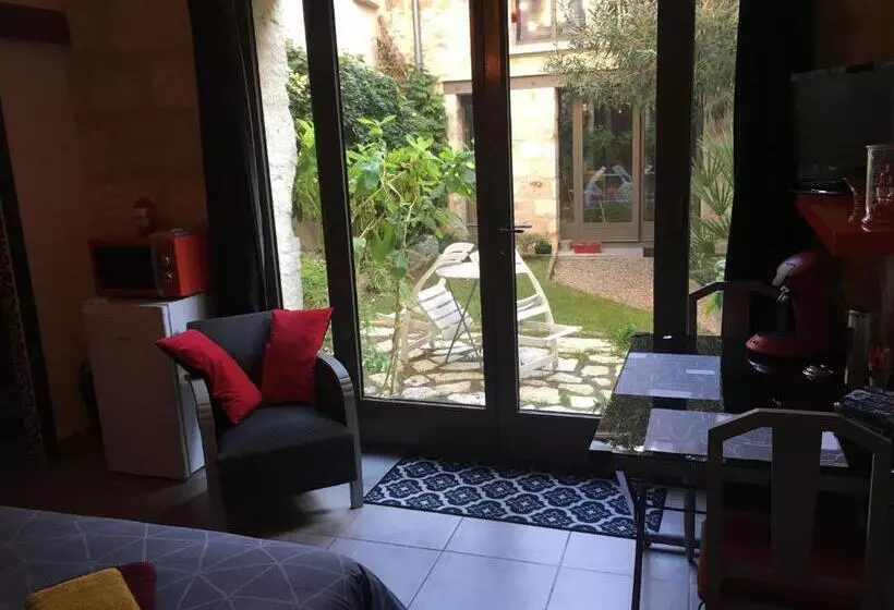 پانسیون Chambre Sur Jardin Secret   Avignon Centre   Climatisée