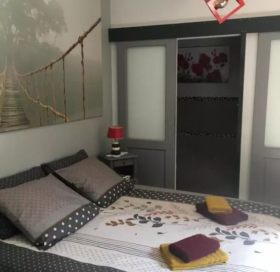 پانسیون Chambre Sur Jardin Secret   Avignon Centre   Climatisée