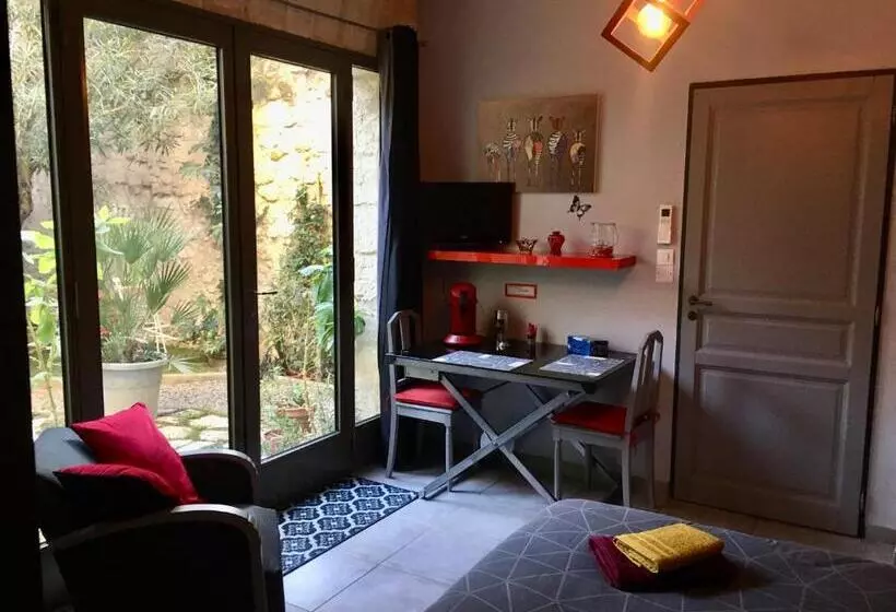 پانسیون Chambre Sur Jardin Secret   Avignon Centre   Climatisée
