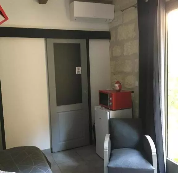 پانسیون Chambre Sur Jardin Secret   Avignon Centre   Climatisée