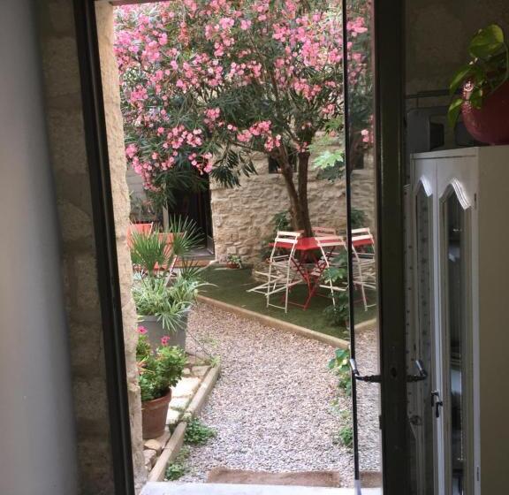 ペンション Chambre Sur Jardin Secret   Avignon Centre   Climatisée