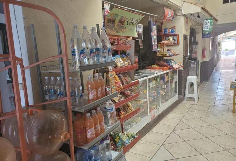 Pansiyon Hostal Con Regaderas Pedro Escobedo