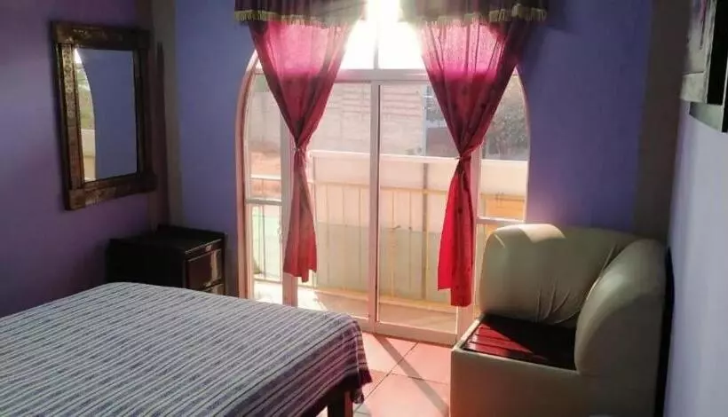 ペンション Hostal Con Regaderas Pedro Escobedo