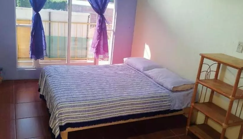 ペンション Hostal Con Regaderas Pedro Escobedo