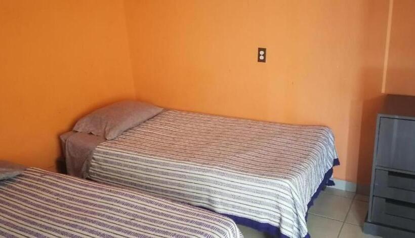 Pansiyon Hostal Con Regaderas Pedro Escobedo