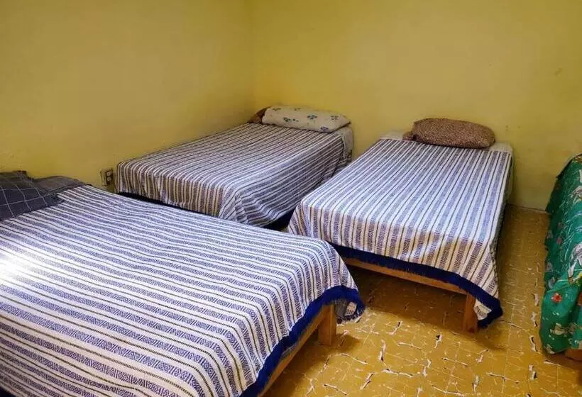 ペンション Hostal Con Regaderas Pedro Escobedo