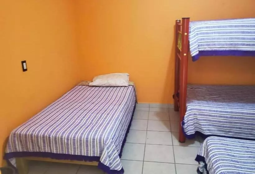 ペンション Hostal Con Regaderas Pedro Escobedo