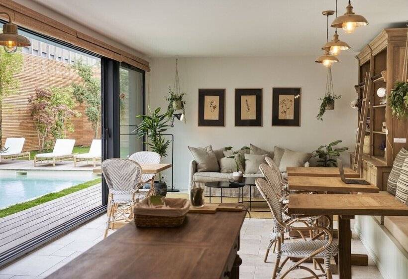 ベッドアンドブレックファースト Les Pénates Bordelaises   Maison D Hôtes   Guesthouse