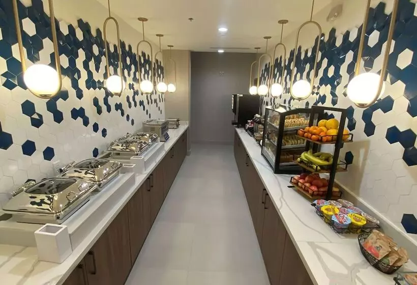 Hotelli La Quinta Inn & Suites By Wyndham Galt Lodi North