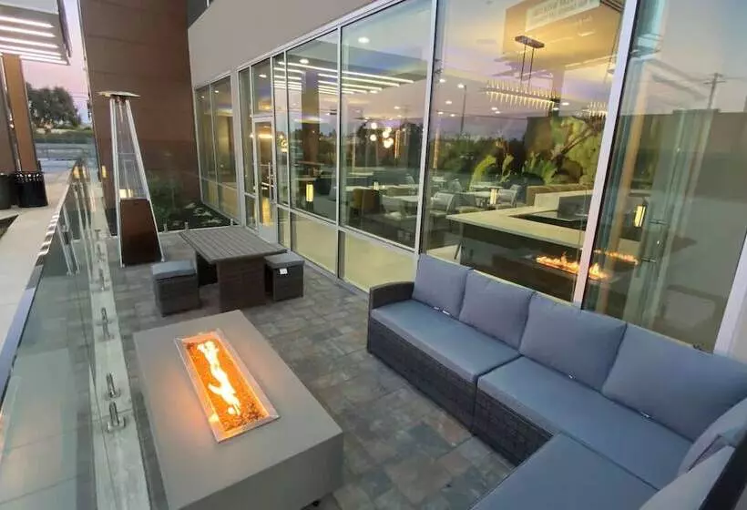 Hotelli La Quinta Inn & Suites By Wyndham Galt Lodi North