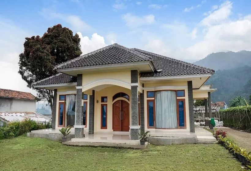 Hotelli Oyo Homes 91156 Eco Tourism Big Farmer Desa Kertawangi Syariah
