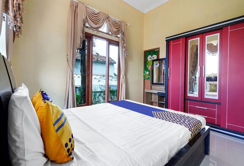 호텔 Oyo Homes 91156 Eco Tourism Big Farmer Desa Kertawangi Syariah