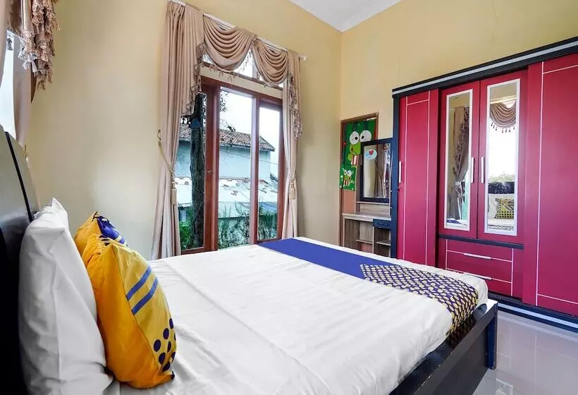 Hotelli Oyo Homes 91156 Eco Tourism Big Farmer Desa Kertawangi Syariah