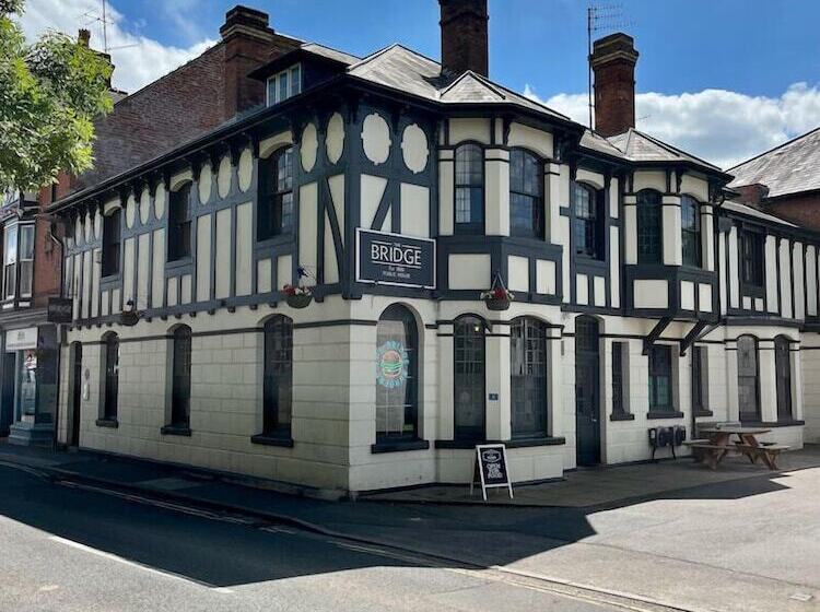 هتل The Bridge Inn