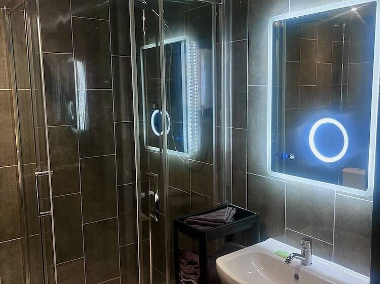 هتل The Bridge Inn