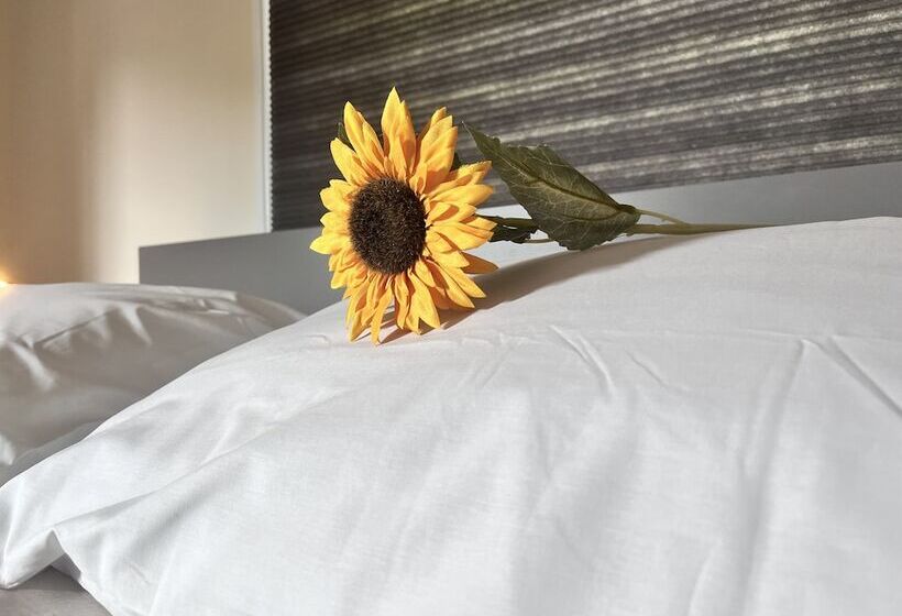 هتل The Bridge Inn