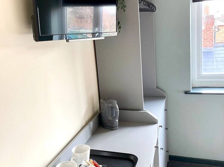 هتل The Bridge Inn