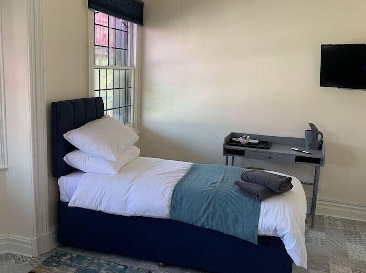 هتل The Bridge Inn