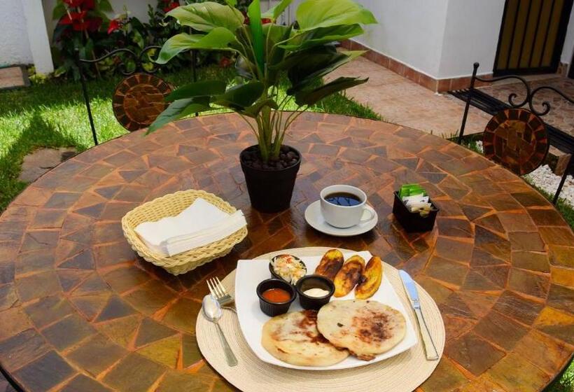 Trebol Amarillo Bed & Breakfast