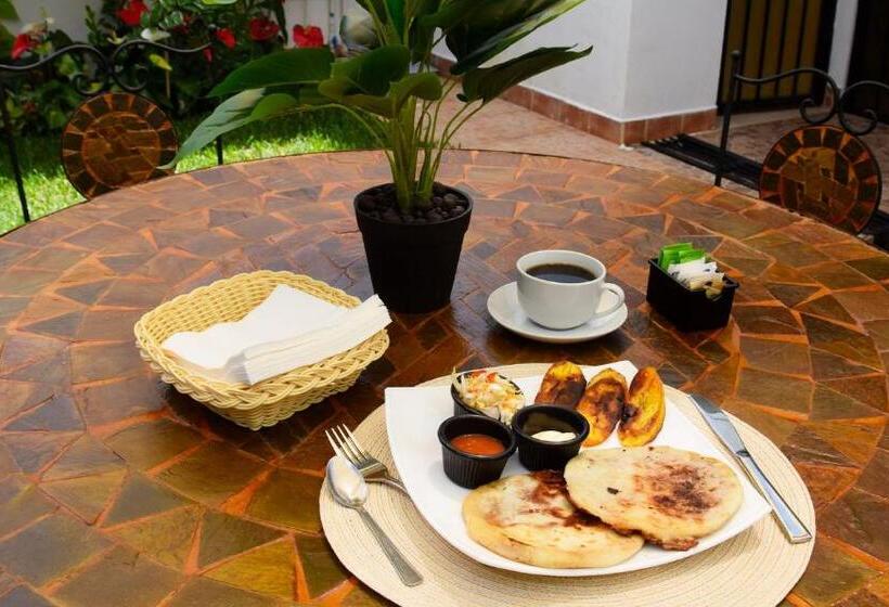 Trebol Amarillo Bed & Breakfast