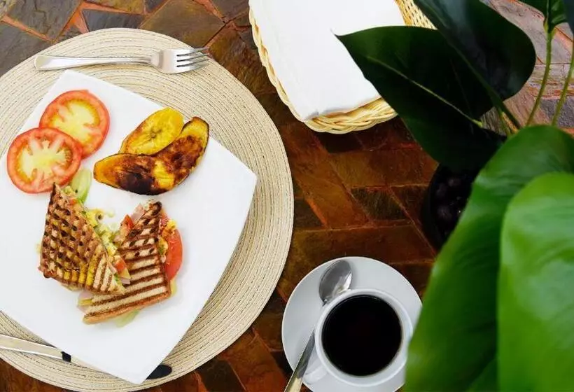 Trebol Amarillo Bed & Breakfast