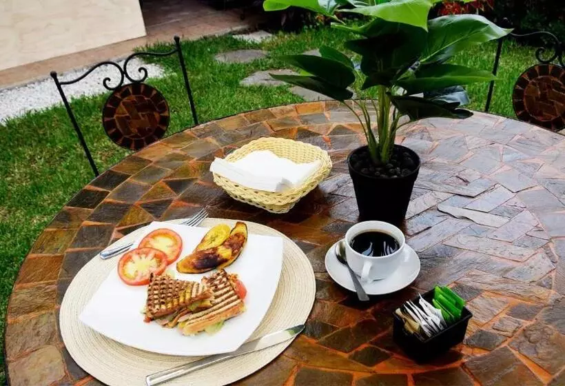 Trebol Amarillo Bed & Breakfast