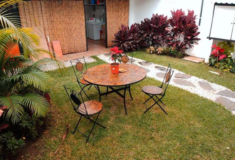 Trebol Amarillo Bed & Breakfast