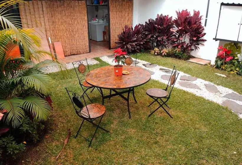 Trebol Amarillo Bed & Breakfast