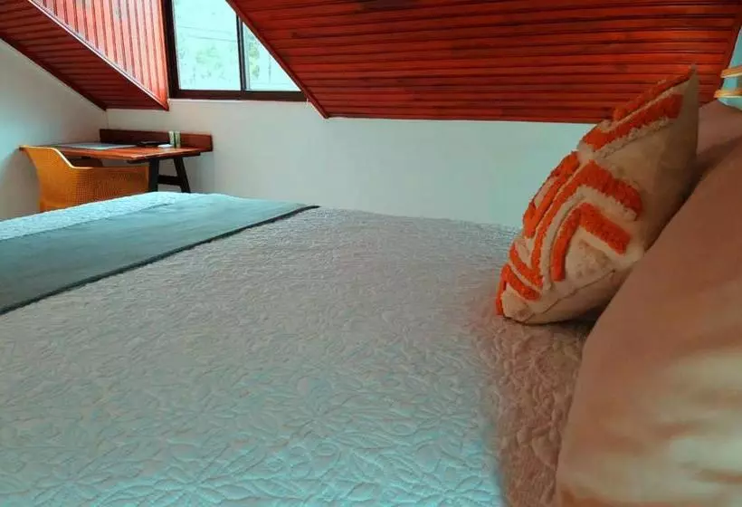 Trebol Amarillo Bed & Breakfast