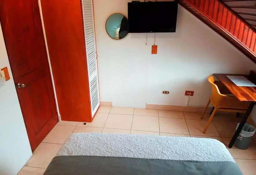 Trebol Amarillo Bed & Breakfast