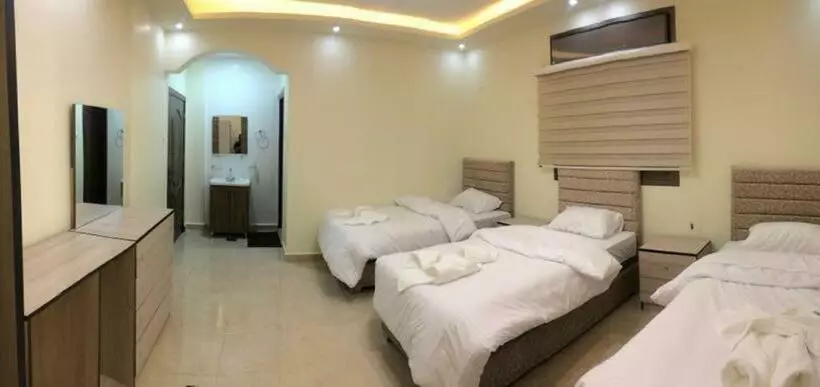 تختخواب و صبحانه Authentic Boutique