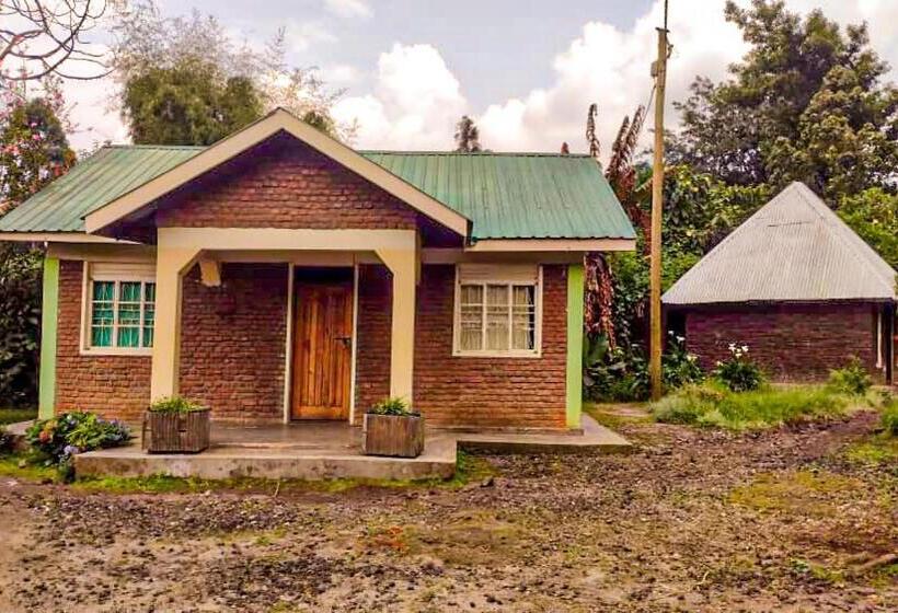 هتل Amajambere Iwacu Community Camp