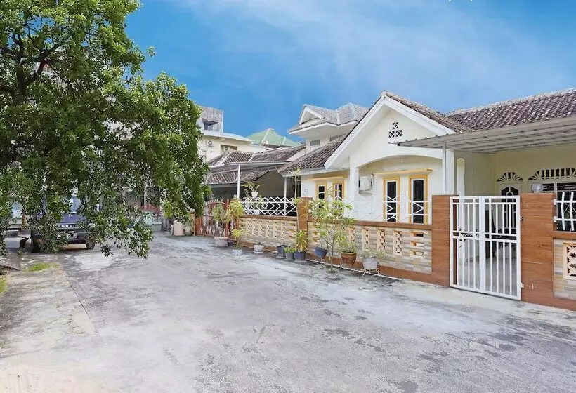 هتل Wisma Pinggir Mitra Reddoorz