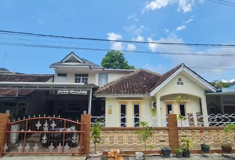 هتل Wisma Pinggir Mitra Reddoorz