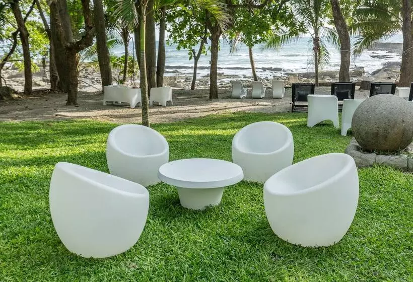 هتل Gigi Brown Beachfront Santa Teresa
