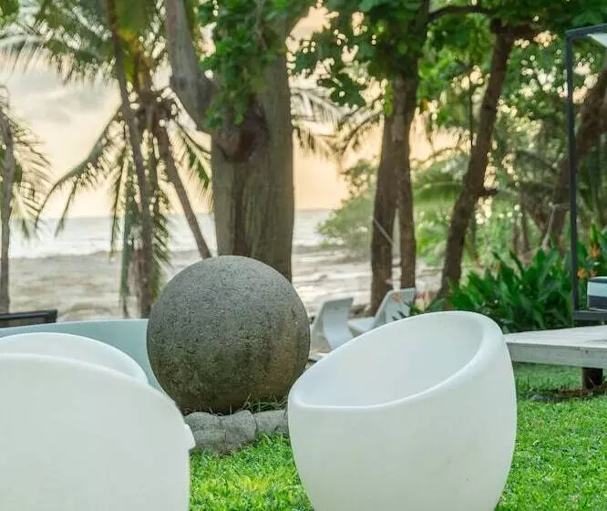 هتل Gigi Brown Beachfront Santa Teresa