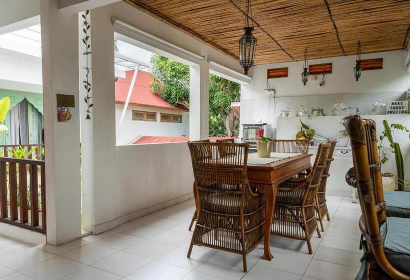 בית מלון כפרי Naia Lombok