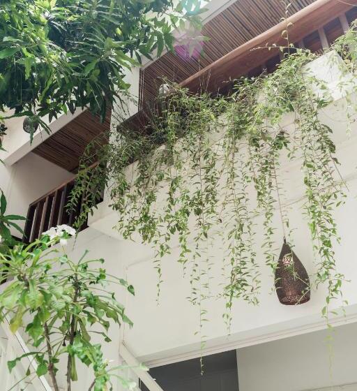 בית מלון כפרי Naia Lombok